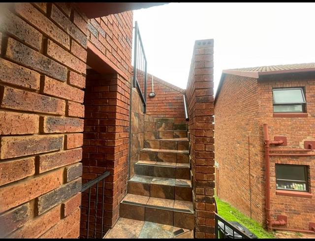 3 BEDROOM PROPERTY TO RENT IN SOUTH CREST